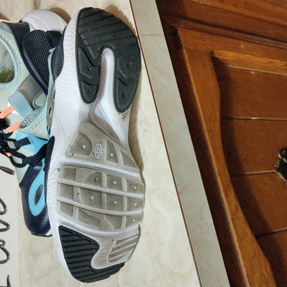 Nike - Picture 4 of 4